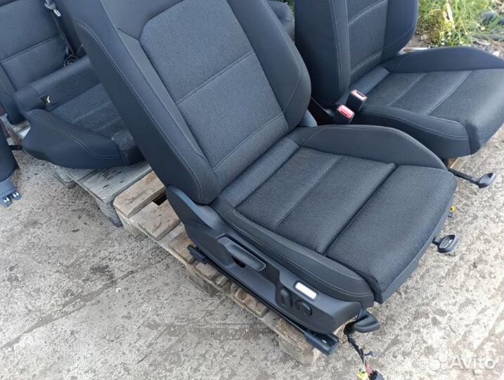 Сиденья комплект Volkswagen Passat B8 1.4 CZE 2015