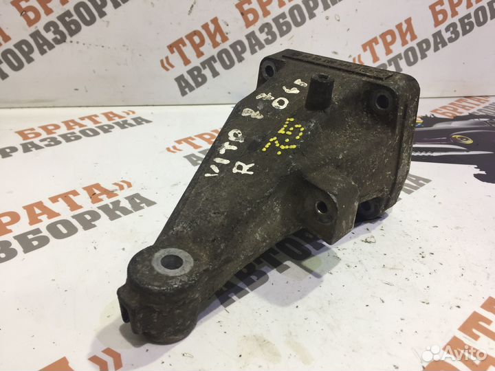 Мерседес Вито Кронштейн двигателя правый Прав