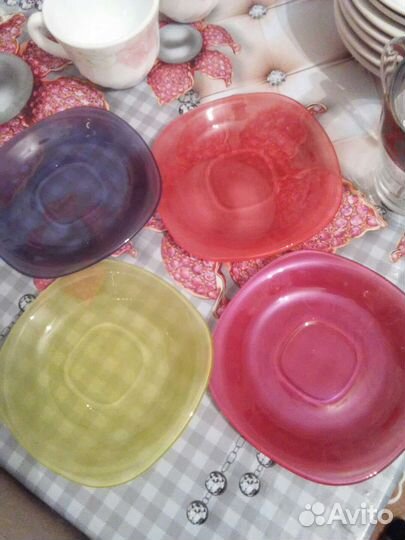 Много разной красивой посуды