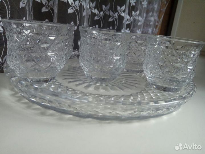 Набор: поднос(Чехословакия), стаканчики (стопки)