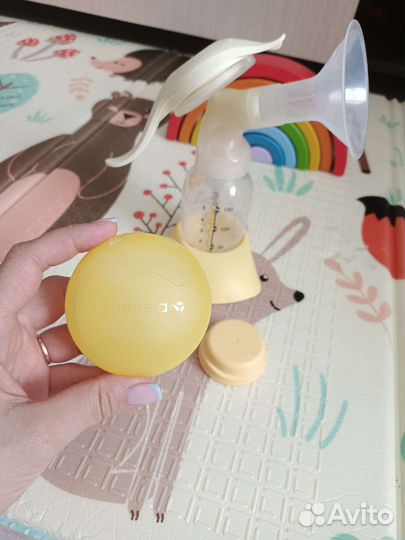 Молокоотсос medela ручной+силикон.накладки Medela