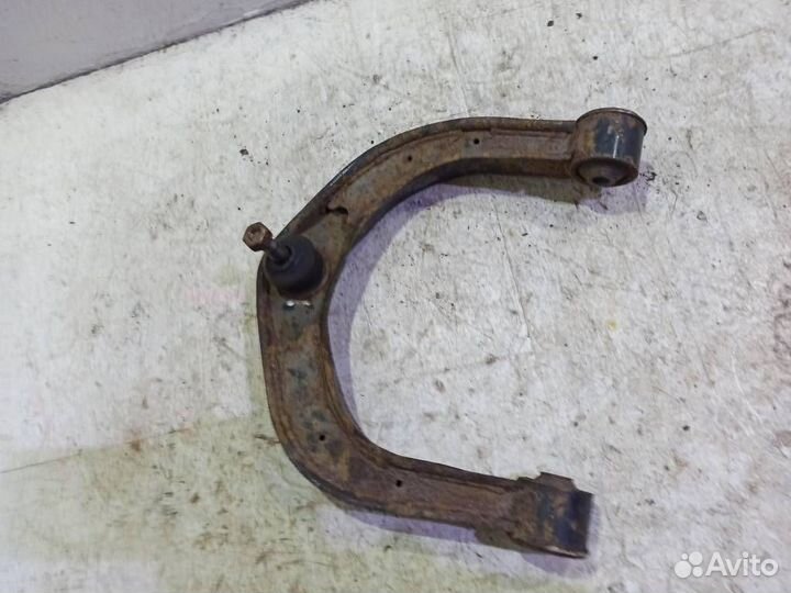 Рычаг передний левый верхний