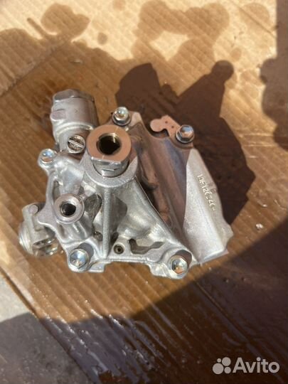 Масленый насос toyota camry 70, 15100-F0011