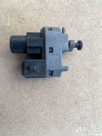 Концевик педали тормоза Ford Mondeo 3