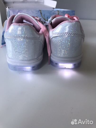 Кроссовки светящиеся новые