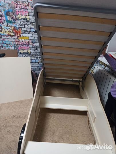 Кровать-машинка детская