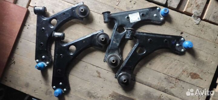 Рычаг передней подвески лопух Opel Corsa