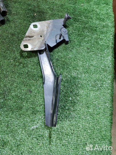 Петля капота левая Renault Megane 3