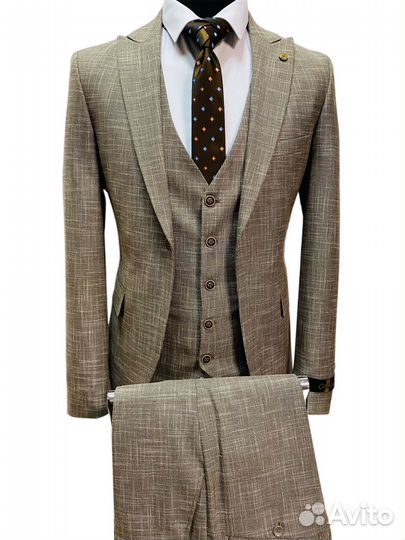 Мужской костюм бежевый троечка