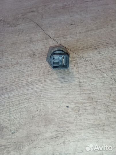 Датчик давления масла Nissan Navara D40