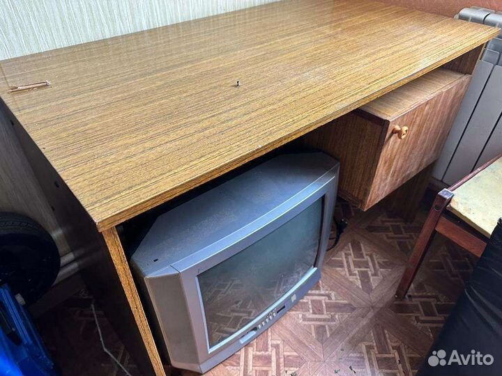Письменный стол