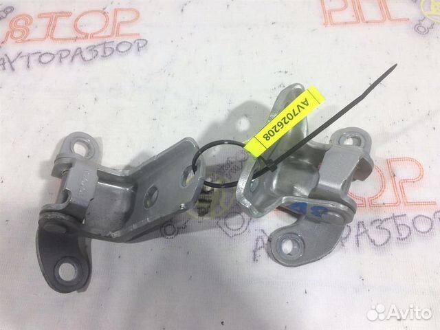 Петли задней правой двери Toyota Avensis (AZT250