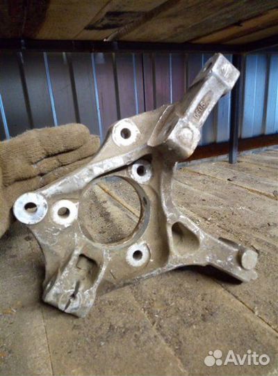 Кулак (цапфа) передний правый Chevrolet Cruze 2012