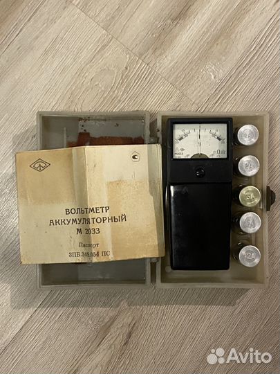 Вольтметр аккумуляторный