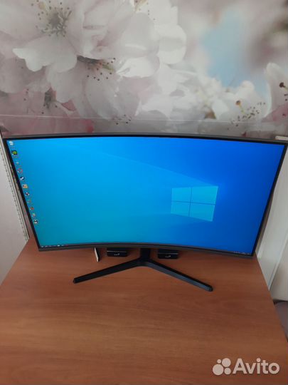 Продам игровой монитор Samsung 32 144 Герца
