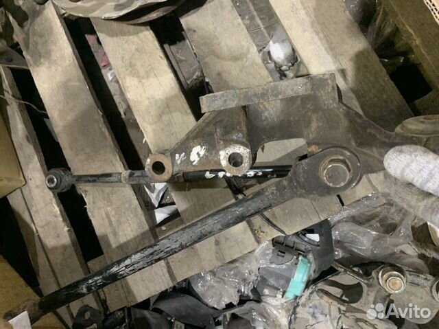 Задний левый поворотный кулак Тойота Камри v55 v50