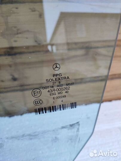 Стекло передней левой двери Mercedes 211