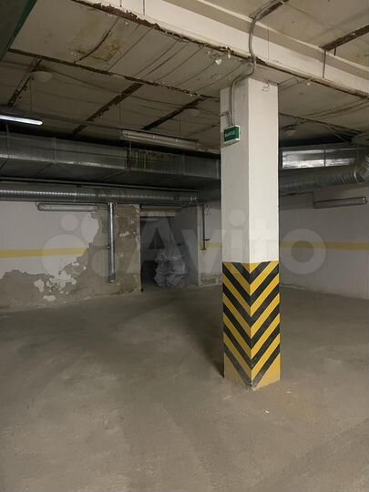 Машиноместо, > 30 м²