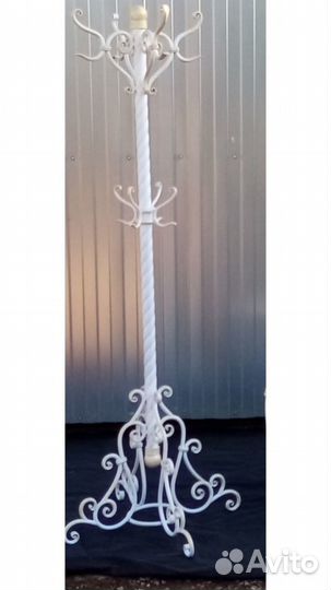 Кованая вешалка