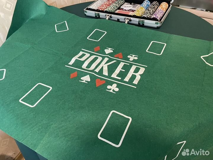 Покерный набор (300 очень красивых фишек)