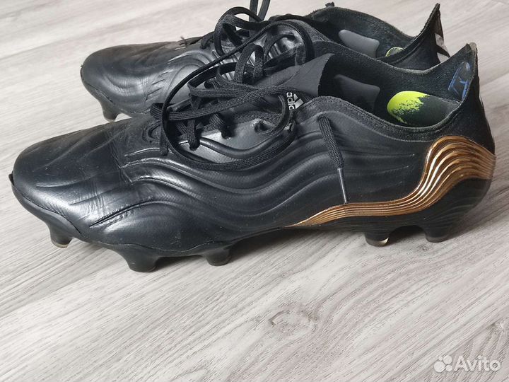 Футбольные бутсы adidas