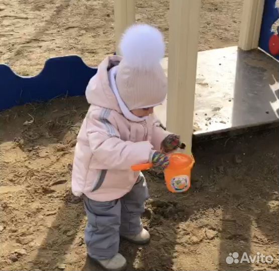 Шапка для девочки с помпоном