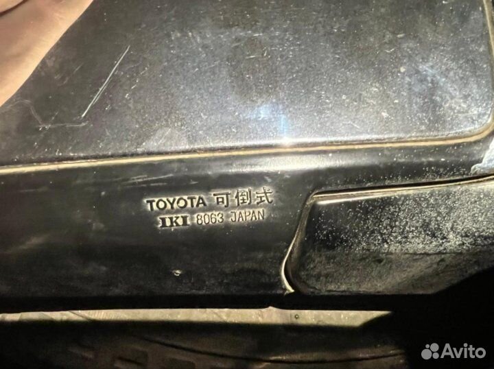 Правое зеркало от Toyota