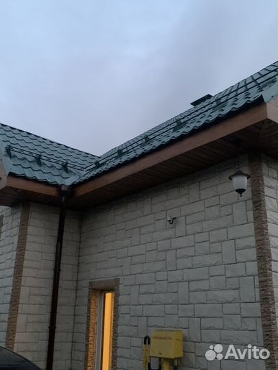 Монтаж снегозадержателей