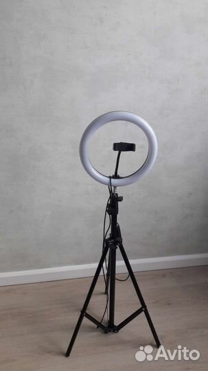 Кольцевая лампа со штативом