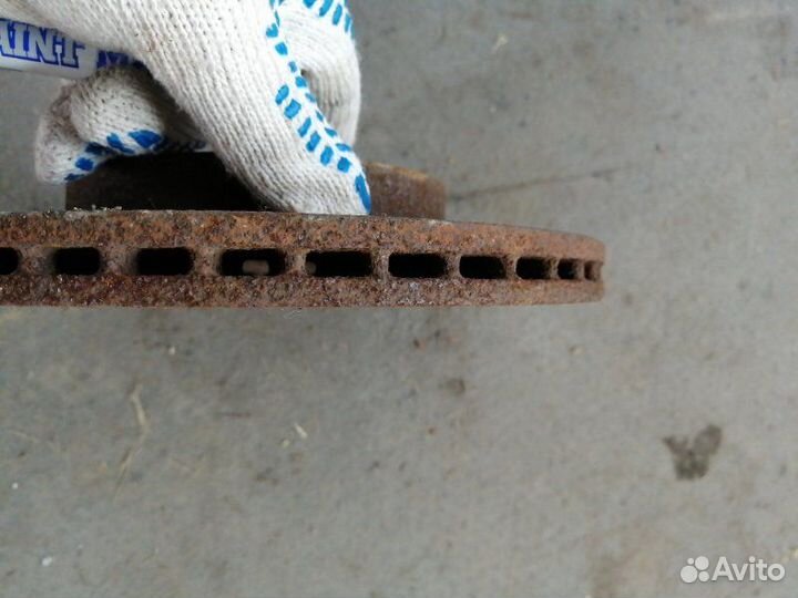 Тормозной диск передний Toyota Bb NCP30