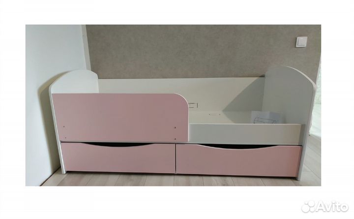 Детская кровать с бортиком