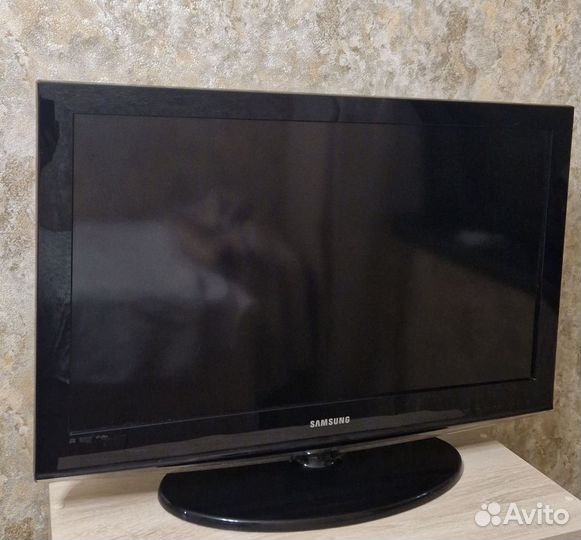 Телевизор Samsung LCD 32