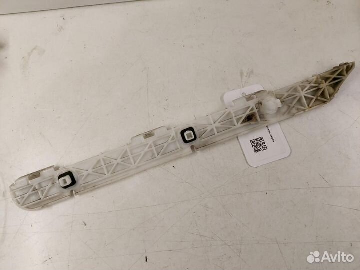 Крепление переднего бампера левое Toyota Estima 3