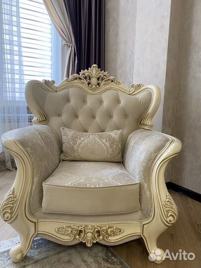 Продается раскладной хол -диван с двумя креслами