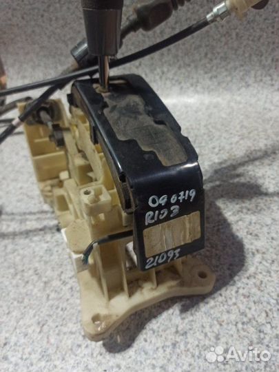 Кулиса АКПП с тросом Kia Rio 3