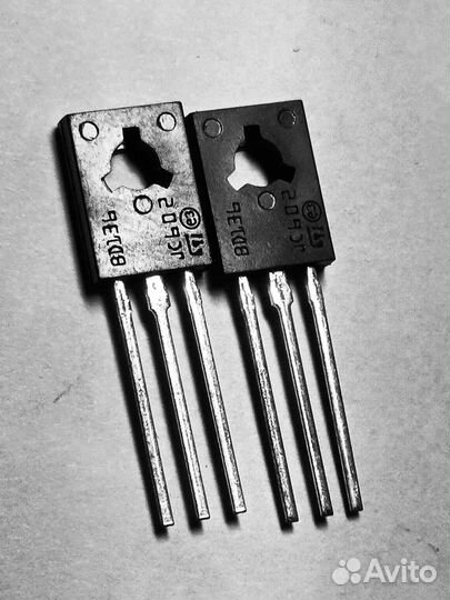 Транзисторы импортные BD136 61 шт