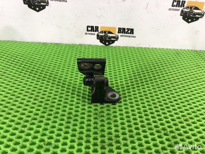 Петля двери передней правой верхняя R