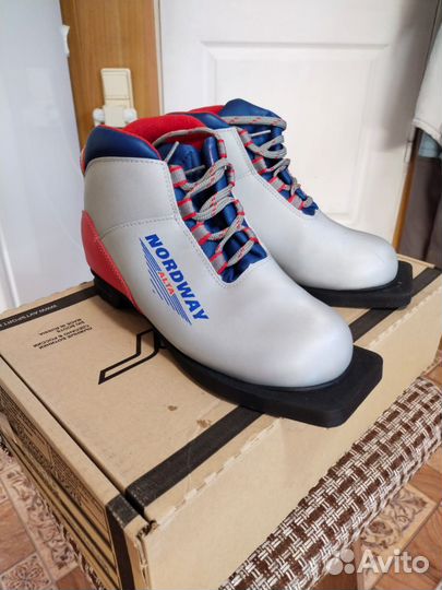 Лыжные ботинки