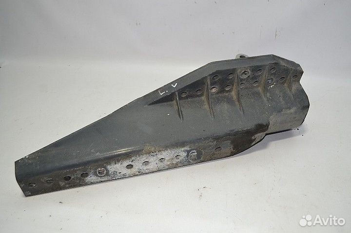 Кронштейн нижней подножки, левый mercedes-benz Act