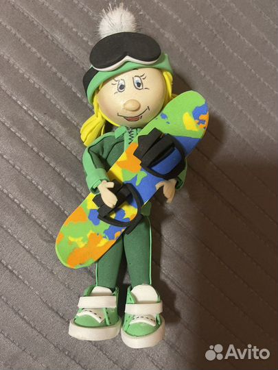 Кукла-сноубордистка мягкий сувенир