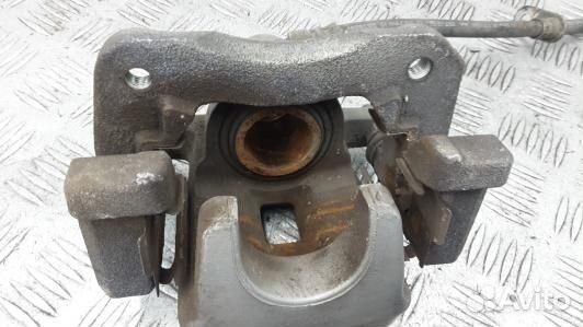 Суппорт тормозной задний левый toyota camry V50 (7
