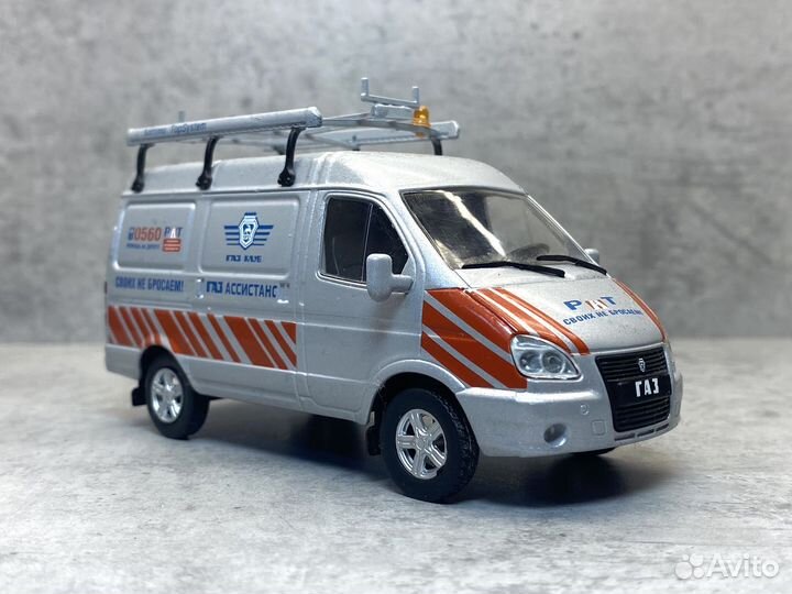 Коллекционная модель газ-27527 Соболь 1:43 DeA