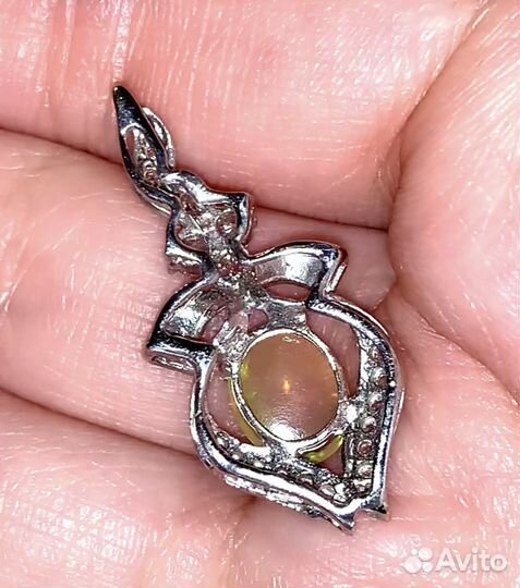 Серебряный подвес с опалами