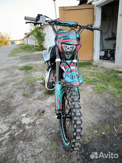 Regulmoto Seven Medalist 150E