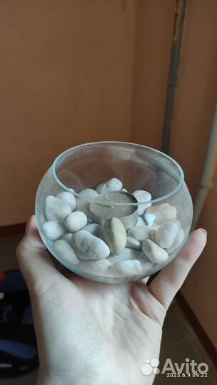 Вазы с камнями