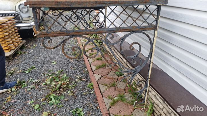 Козырек над дверью