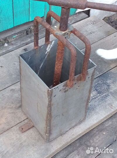 Соковыжималка шнековая ручная