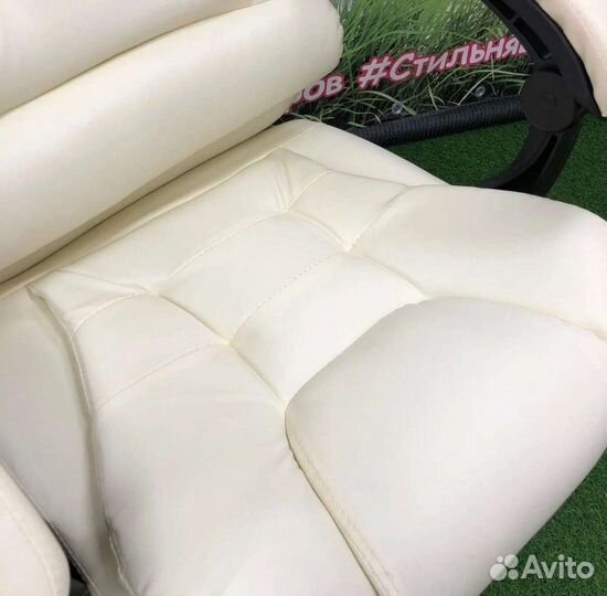 Офисное кресло руководителя + подножка