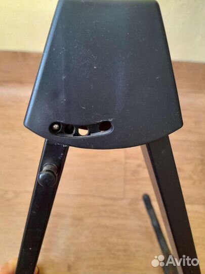 Напольная стойка для гитары