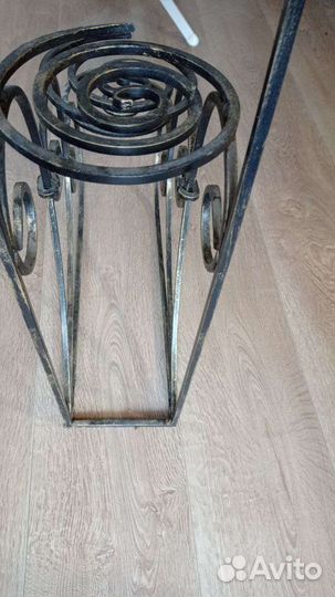 Подставка для цветов металлическая